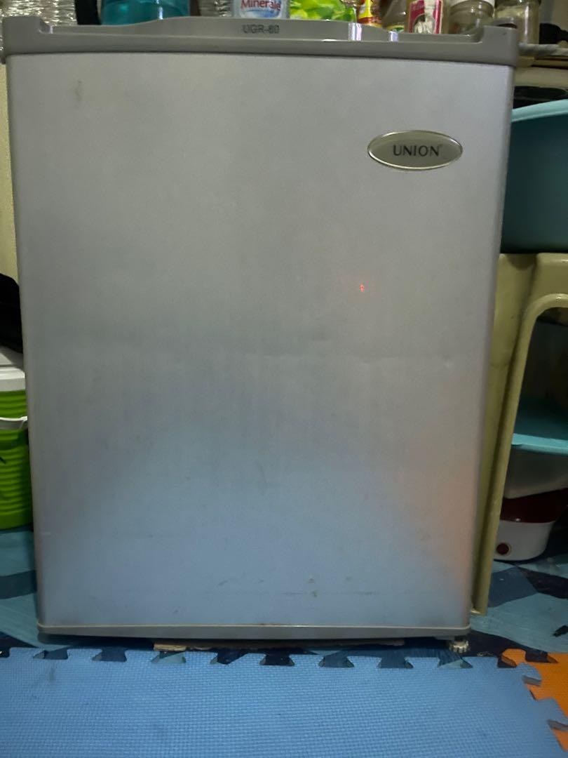 Union UGR 80 2.8 cuft (Category: Refrigerators and Freezers) located in Mandaluyong City. Submitted by ejayborres (Listing ID 1079210768, Image 1). Description: Issue agad konting lamig lang Pero makinis Pagawa niyo na lang Rfs may bago ng ref.