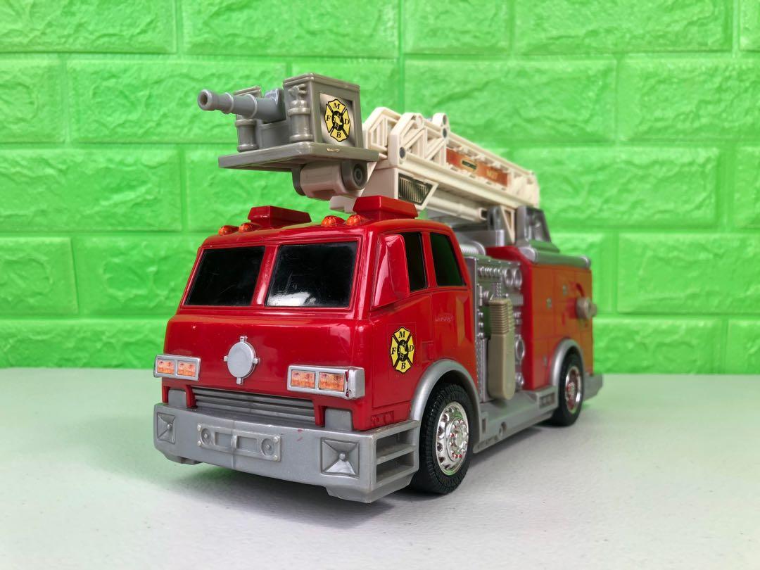 Vintage Large Matchbox brand Fire Truck M27 w Retractable Ladder