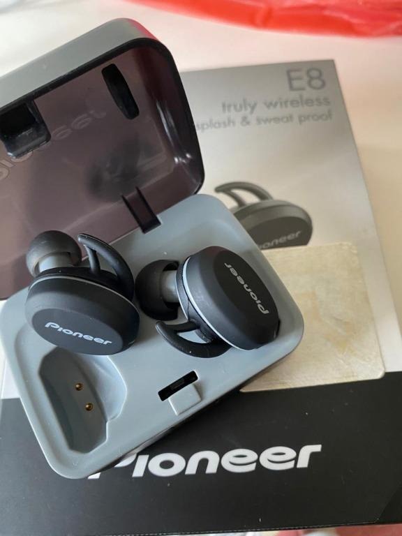 Pioneer e8 truly wireless top
