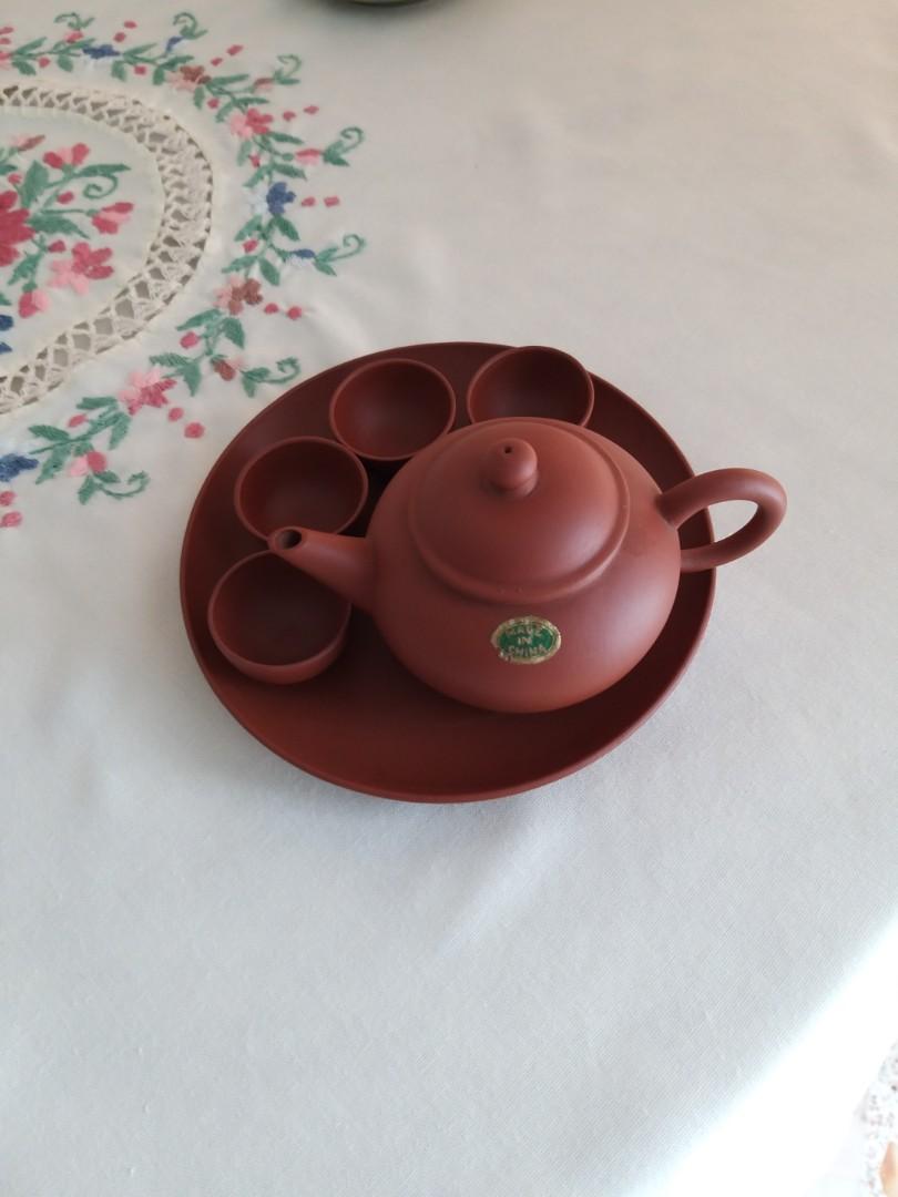 中国宜兴早期一厂紫砂水平壶+盘+4 个杯, Hobbies & Toys, Memorabilia