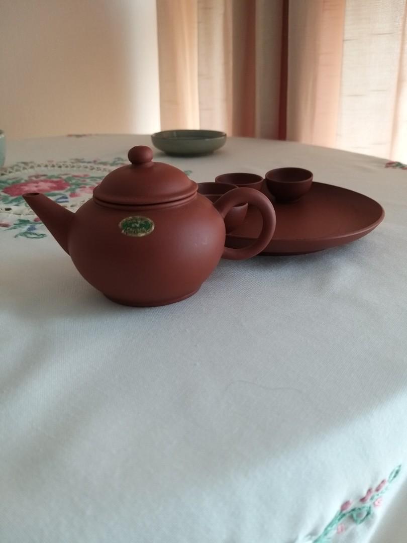 中国宜兴早期一厂紫砂水平壶+盘+4 个杯, Hobbies & Toys, Memorabilia