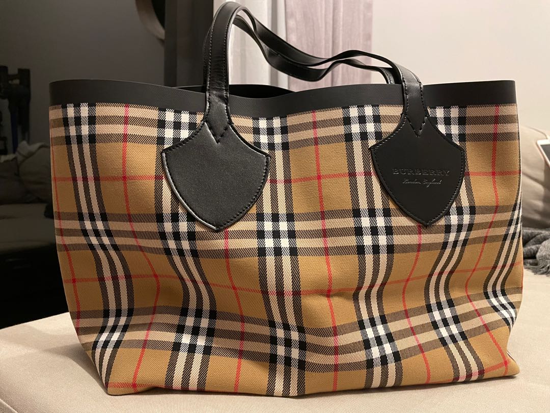 Burberry Vintage Check Medium The Giant Reversible Tote