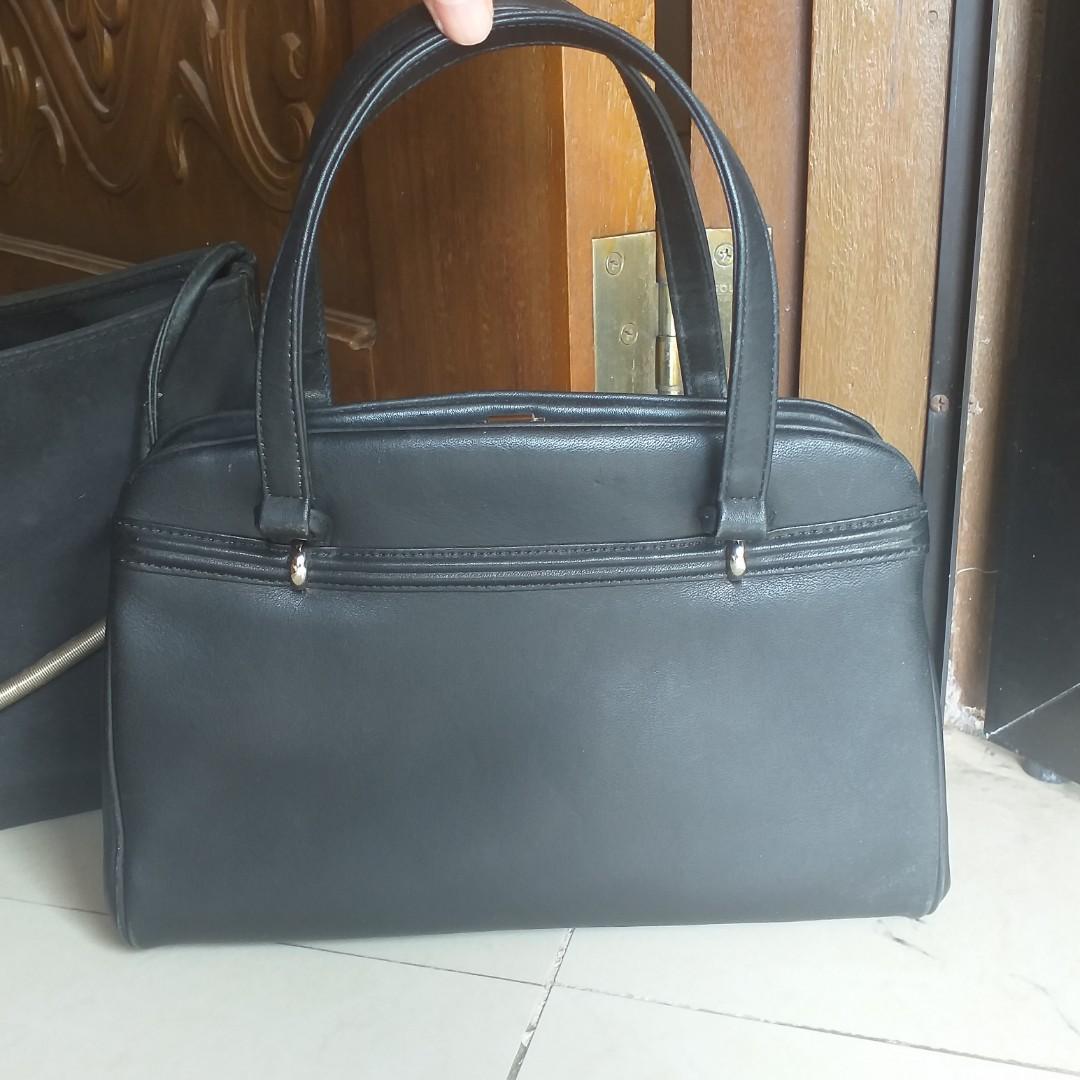 BUY 1 GET 1 Classic Black Shoulder Bag Kili kili bags Baguette Bag (Category: Shoulder Bags) located in Cavite. Submitted by kayepastelero (Listing ID 1084744499, Image 2). Description: Original Price of Each Bag (Left) P1000 (Right) P1200 Message the seller first. Happy shopping!.
