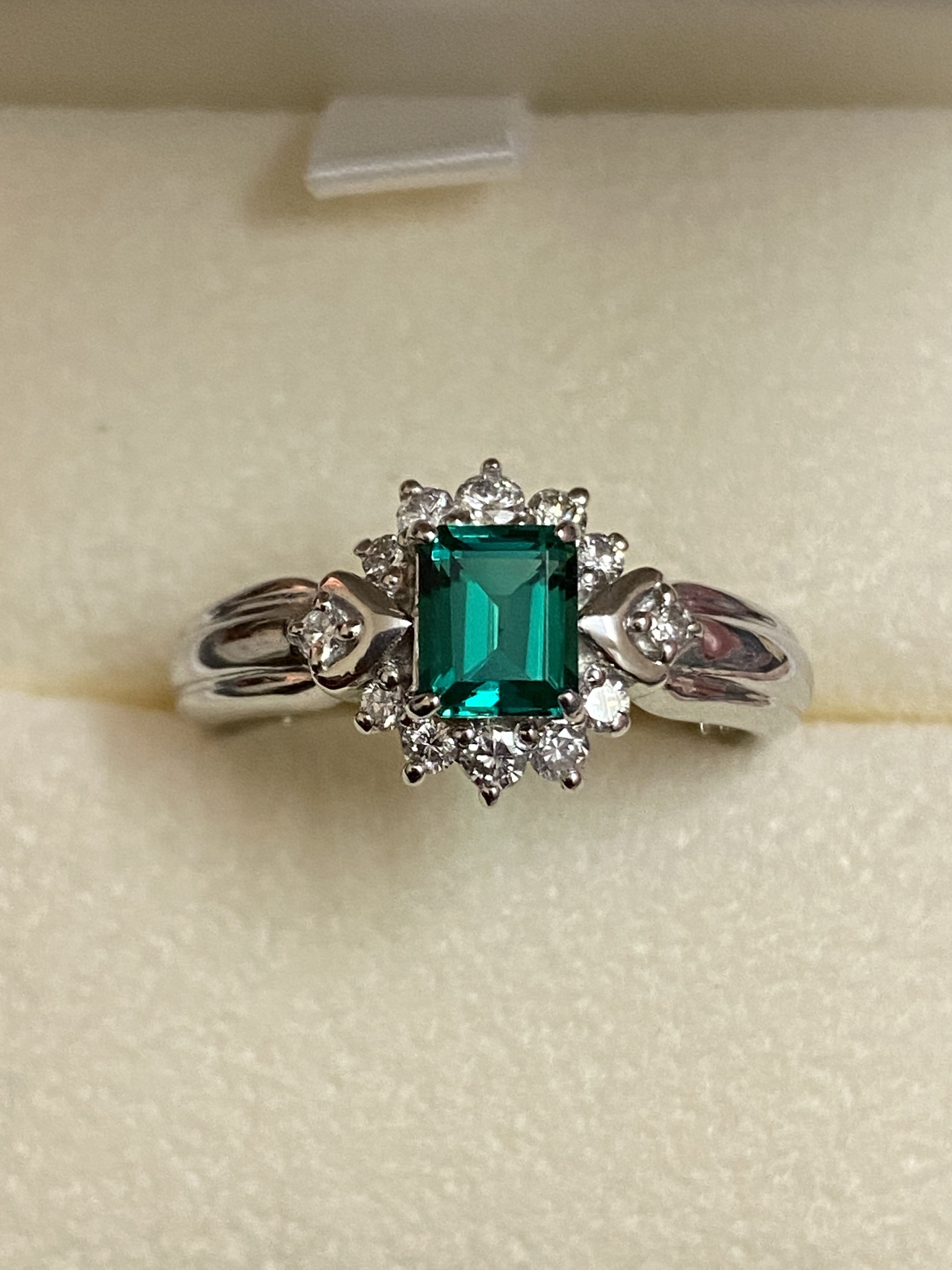 Japan brand crescent vert pt900 emerald natural diamond ring