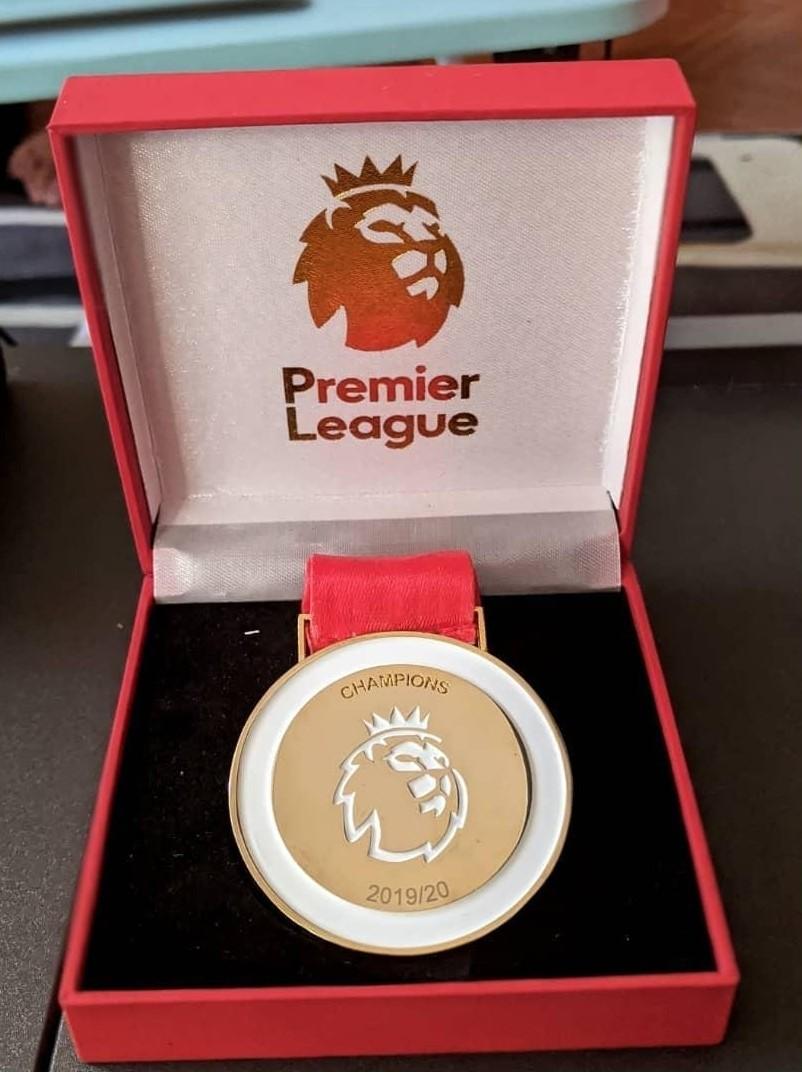 Liverpool premier league medal for sale clearance
