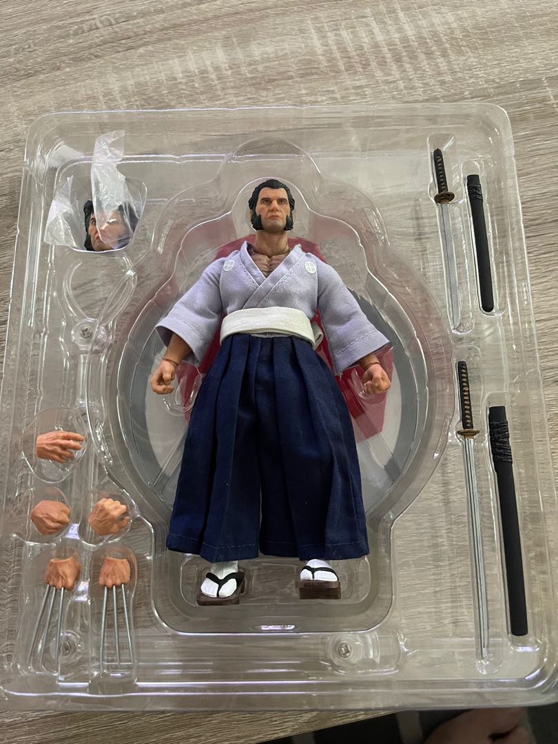 Mezco cheap ronin wolverine