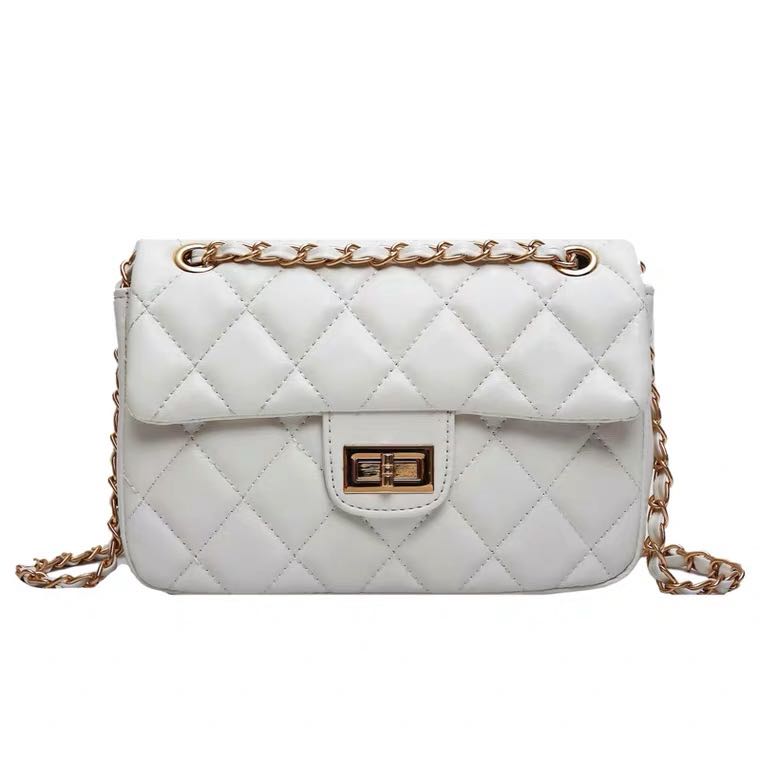 White quilted shop chain bag