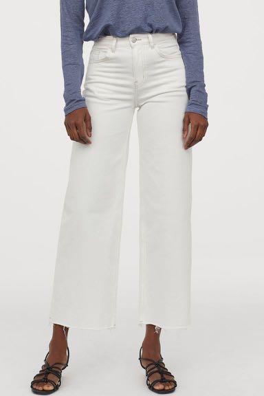 White frayed jeans