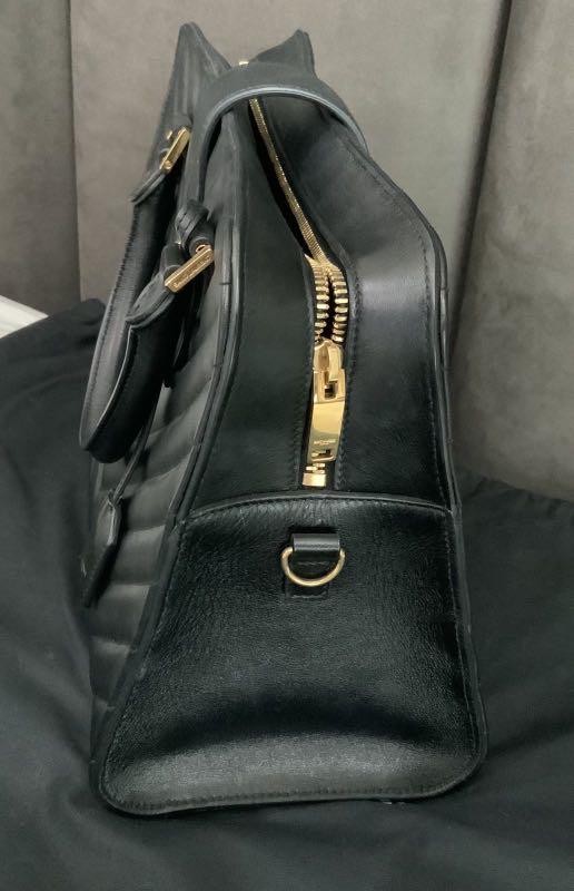 GUARANTEED AUTHENTIC YSL Black Matelasse Leather Monogram Cabas Tote (Category: Luxury Bags & Wallets) located in Cagayan de Oro. Submitted by alexamc_ (Listing ID 1084712941, Image 3). Description: .