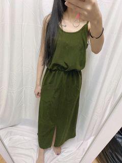 綠色吊帶前開叉連身裙