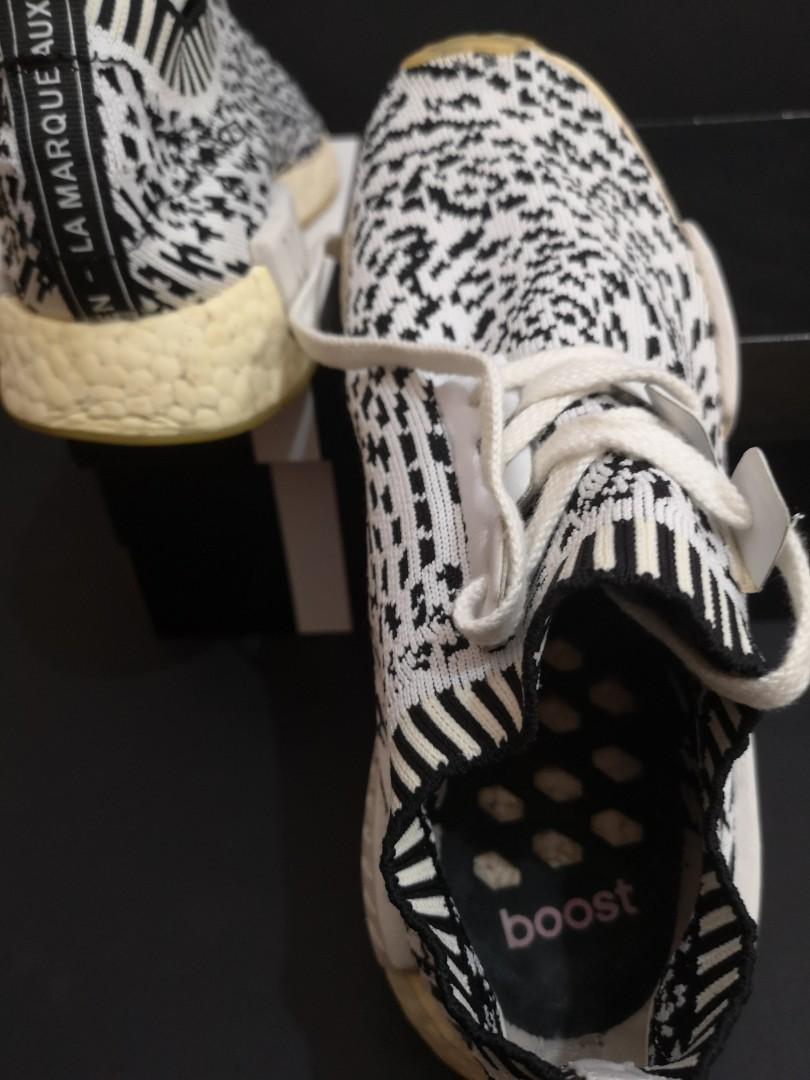 Nmd xr1 deals zebra on feet