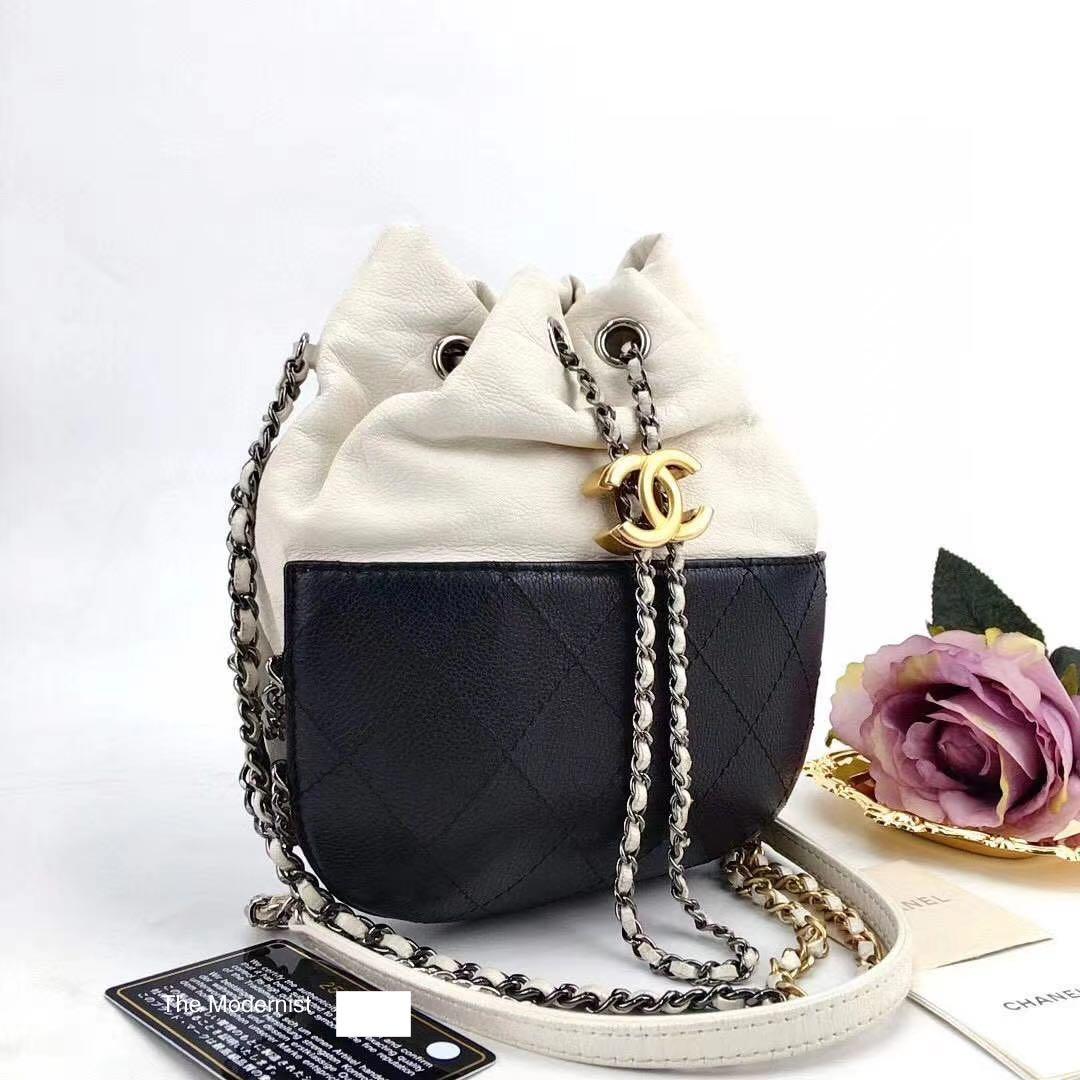 Vintage CHANEL Black Leather Drawstring Bag  Bucket Bag  Shoulder Bag  With Chain Strap  Leather drawstring bags Vintage chanel Bucket bag