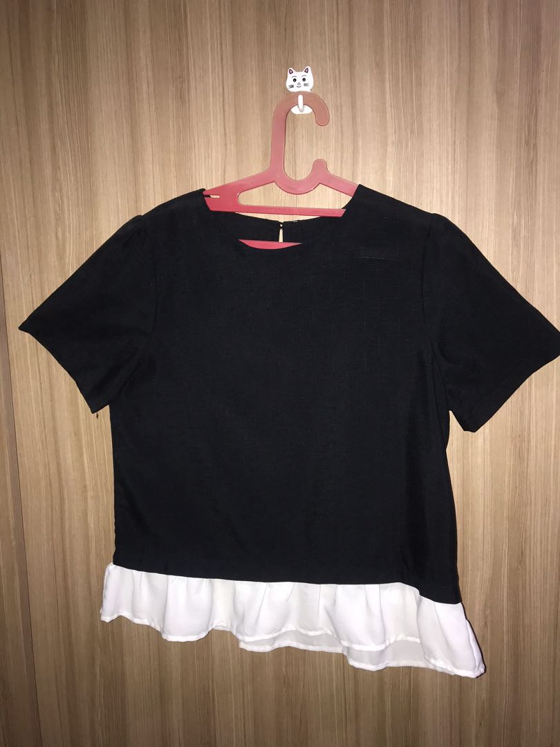 Baju Blouse Wanita Hitam Putih Connextion Xl Fesyen Wanita Pakaian Wanita Atasan Di Carousell