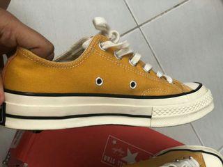 kasut converse cream