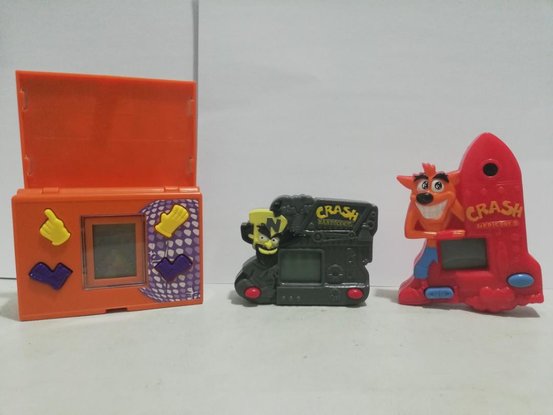 Crash Bandicoot games (Category: Nintendo) located in Pasay City. Submitted by daryl.08 (Listing ID 1079496496, Image 2). Description: Crash Bandicoot games take all for 500 not working not sure kung dahil lang sa battery.