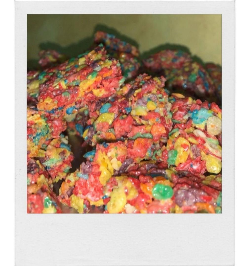 Fruity pebbles! (Category: Homemade Bakes) located in Singapore. Submitted by nrlshaqla (Listing ID 1016453084, Image 1). Description: RAYA 2026 ORDER OPENS! *order close 1st March 40+ pcs fruity pebbles - $10 💌 PM to pre-order ❌ N O I N S T O C K S DM to check avail slots 😊 📥 self collect @ Pasir ris. 📤 delivery fee $10 homemade bakes cookies kueh kuih hari raya hari raya haji festive season tapak kuda horseshoe nutella biscoff rolls cakes y