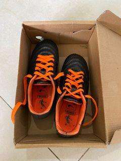 Kids Soccer shoes size EUR 32