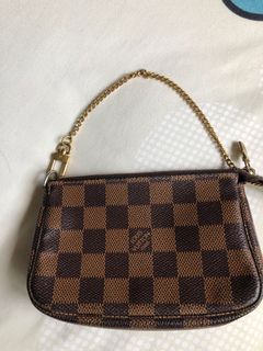 (Category: ) located in . Submitted by bagshopsg50 (Listing ID 1079429051, Image 1). Description: .