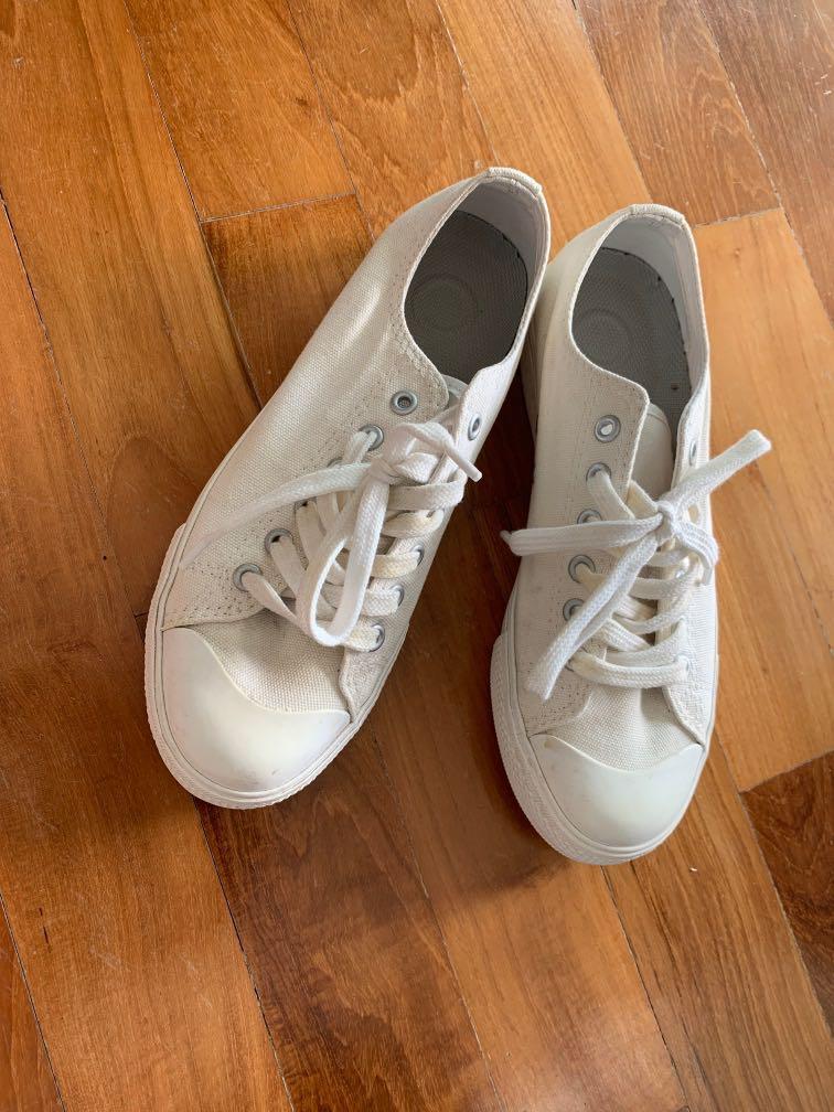 Muji outlet white sneakers