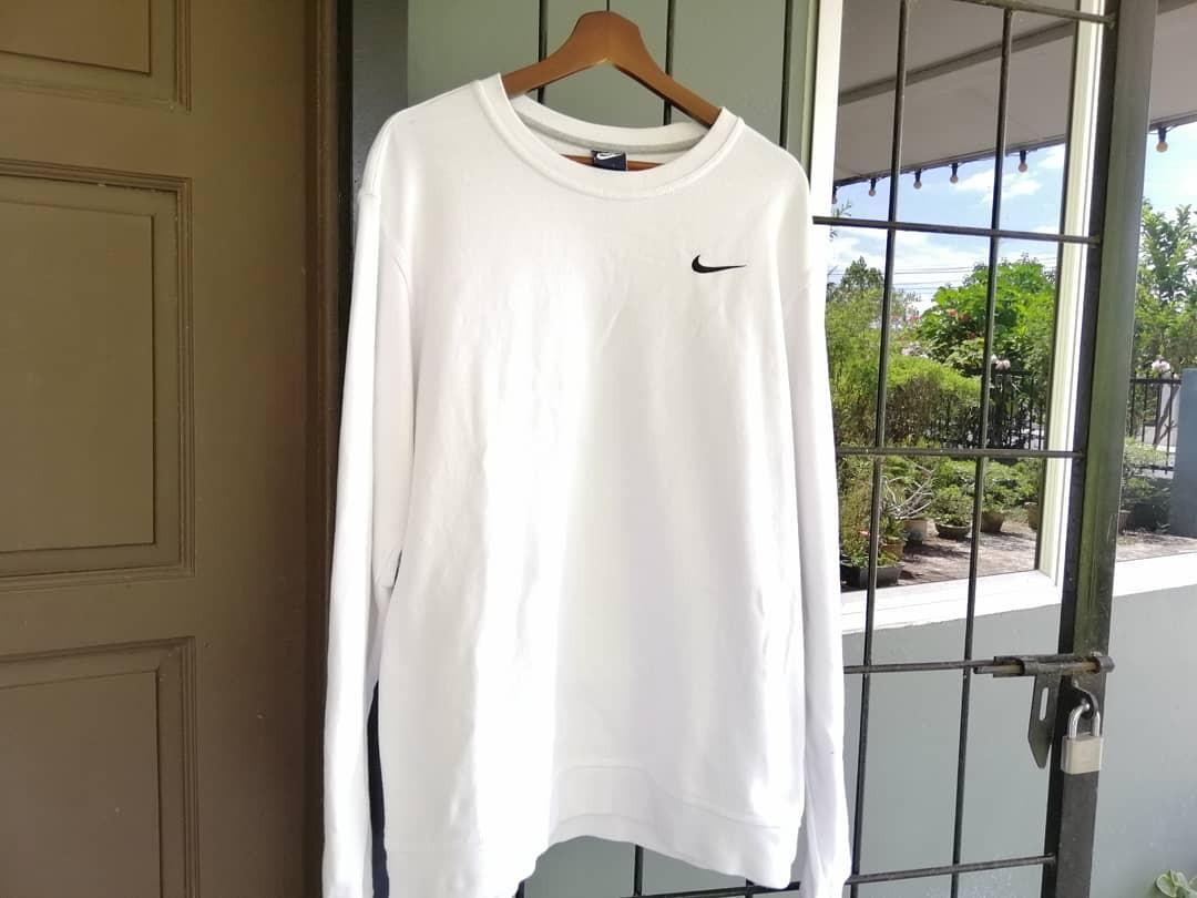 Small nike swoosh top