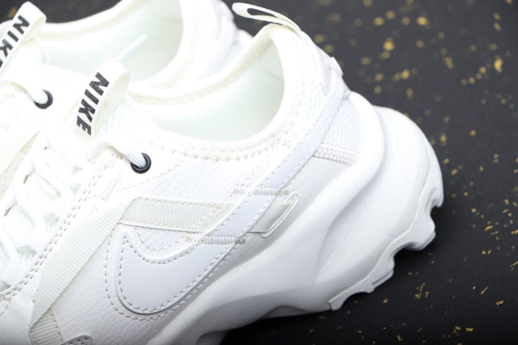 nike white tc 7900 sneakers