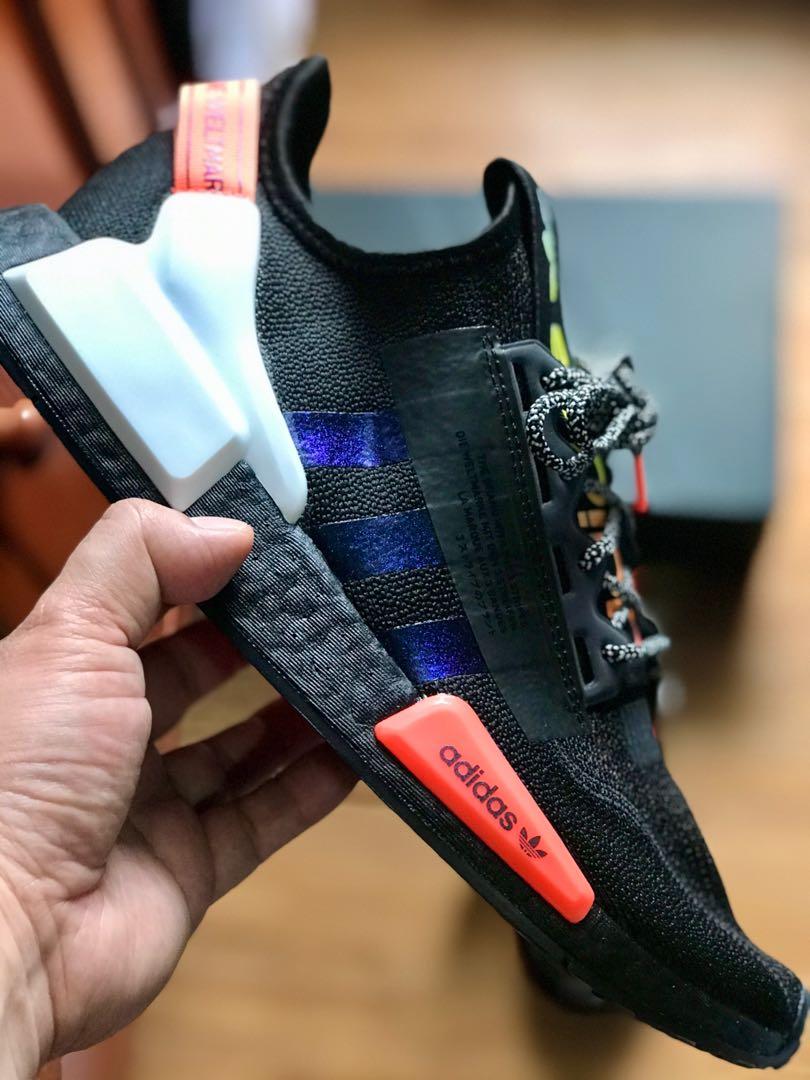 👀Now Available/On Hand ‼️ Steal Price‼️ Adidas NMD R1 V2 (Core  black-Signal