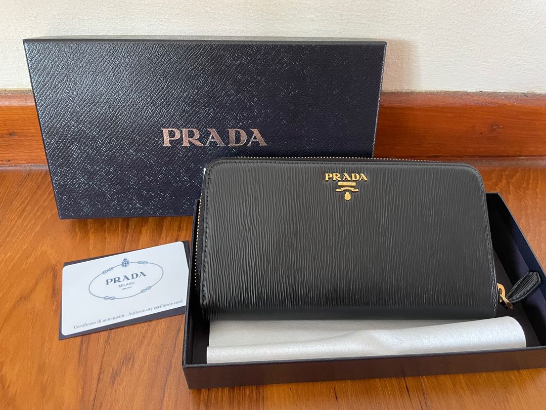 Portafoglio lampo 2025 prada price