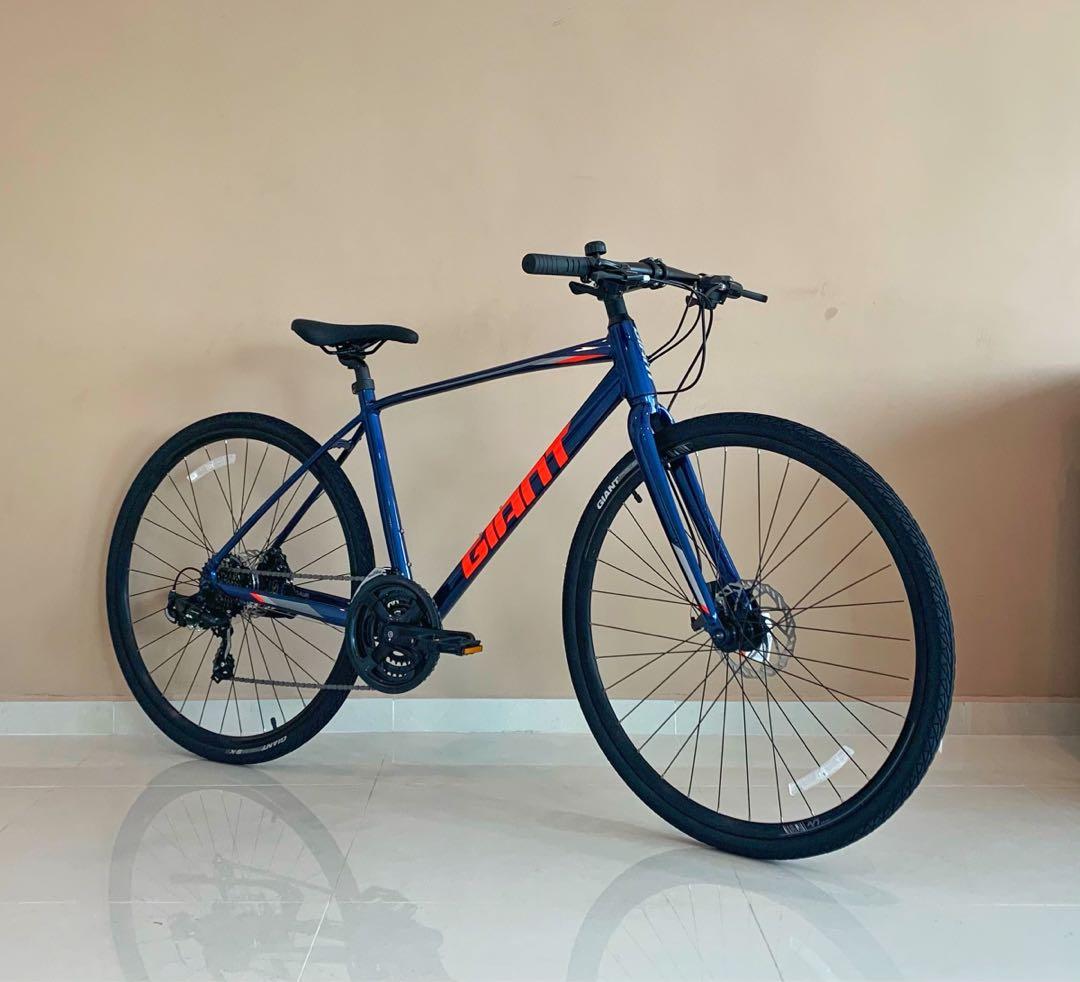 READY Escape 2 Giant Hybrid Bicycle Cash N Carry in Blue size M