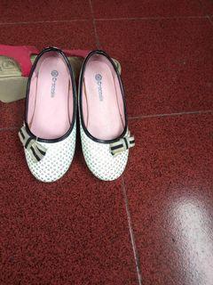 Sepatu anak TK