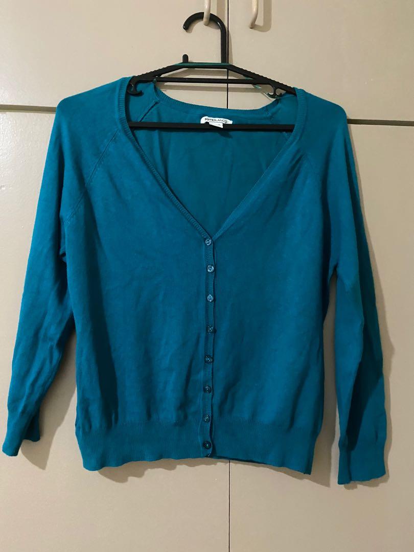 Suite Blanco Cardigan (Category: Coats, Jackets and Outerwear) located in Paranaque City. Submitted by closedcycle (Listing ID 1079482607, Image 1). Description: Can be used as an oversized cardigan for petite ones Will work as a cute, FRIENDS-inspired top for plus-sized ones Used less than 5 times Unique color Very soft Price is negotiable.