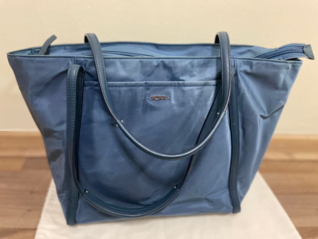 tumi nylon purse