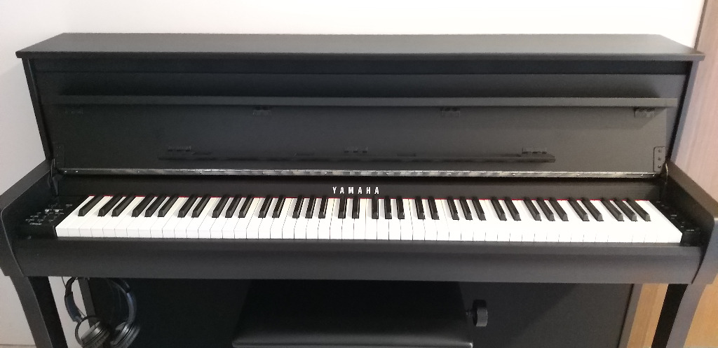 Yamaha clavinova shop 685