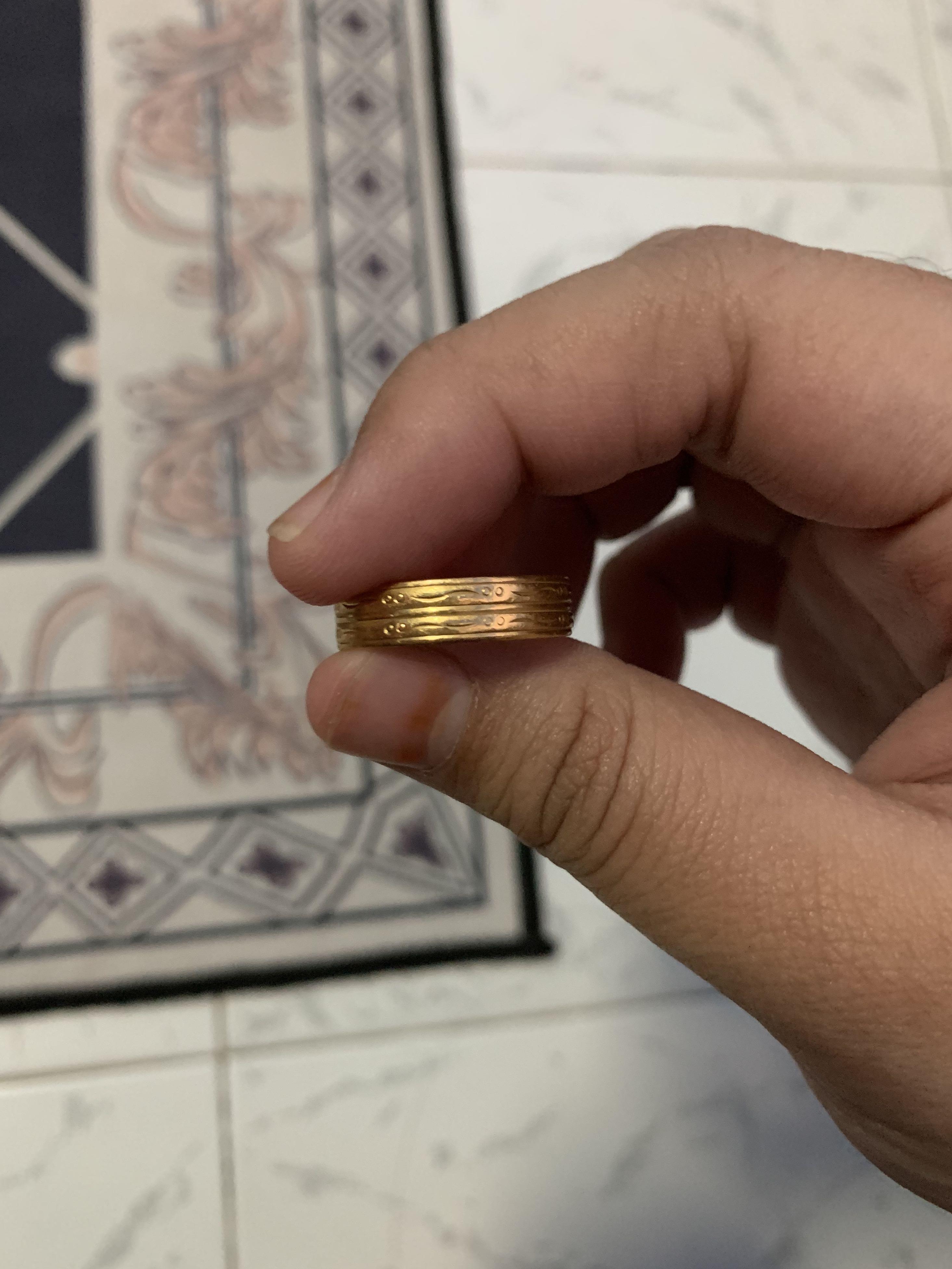 Gold round sale ring