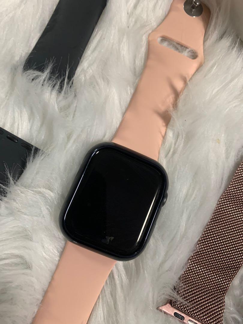 apple watch series 4 (Category: Wearables & Smart Watches) located in Pasig City. Submitted by jackyayumi (Listing ID 1079724560, Image 2). Description: apple watch series 4 44mm all inclusion honest little issue, my bubbles inside screen. as u can see on the pic, but perfectly no scrath outside. not affected in performance.