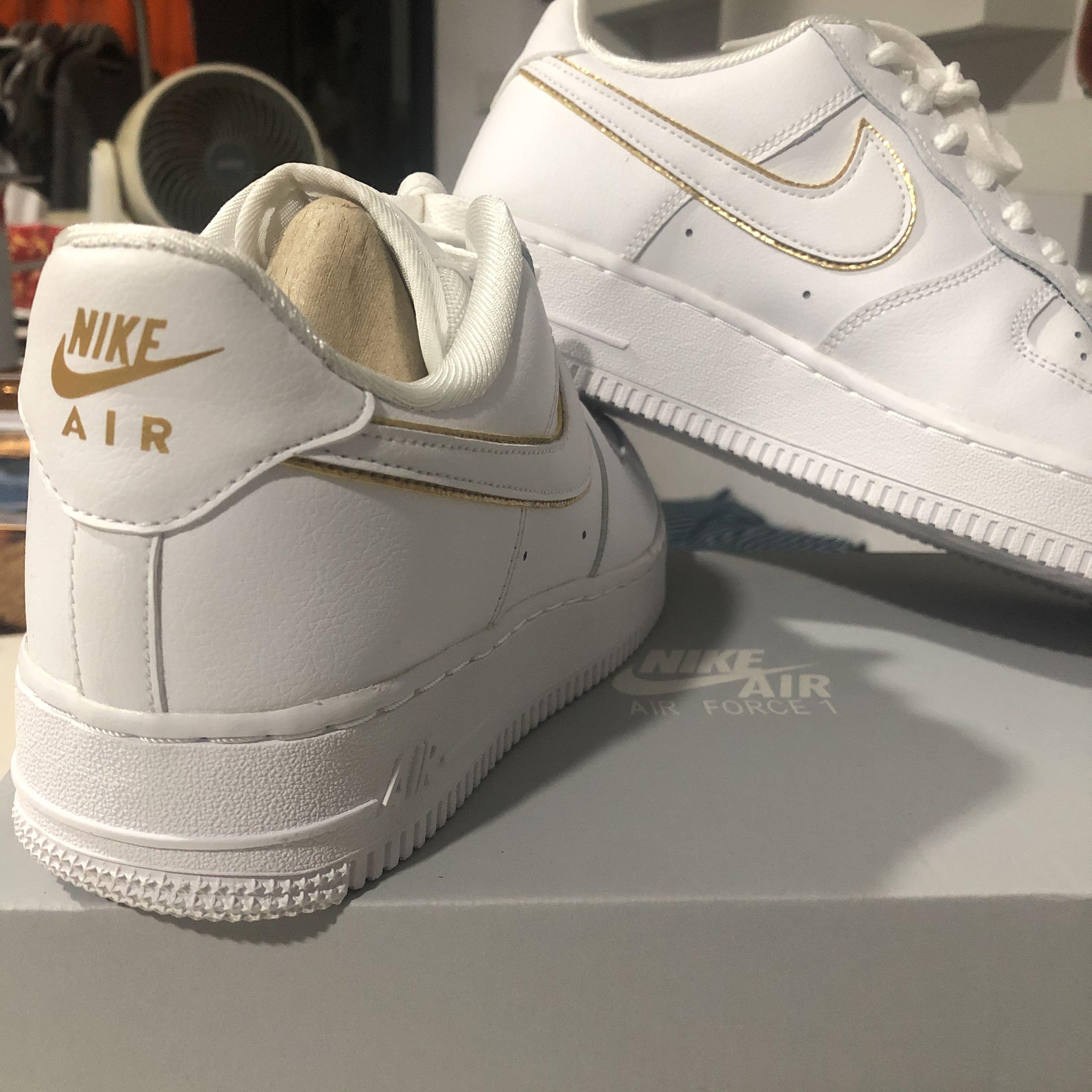 Gold outline store air force 1