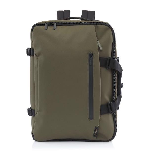 Crumpler credential travel top