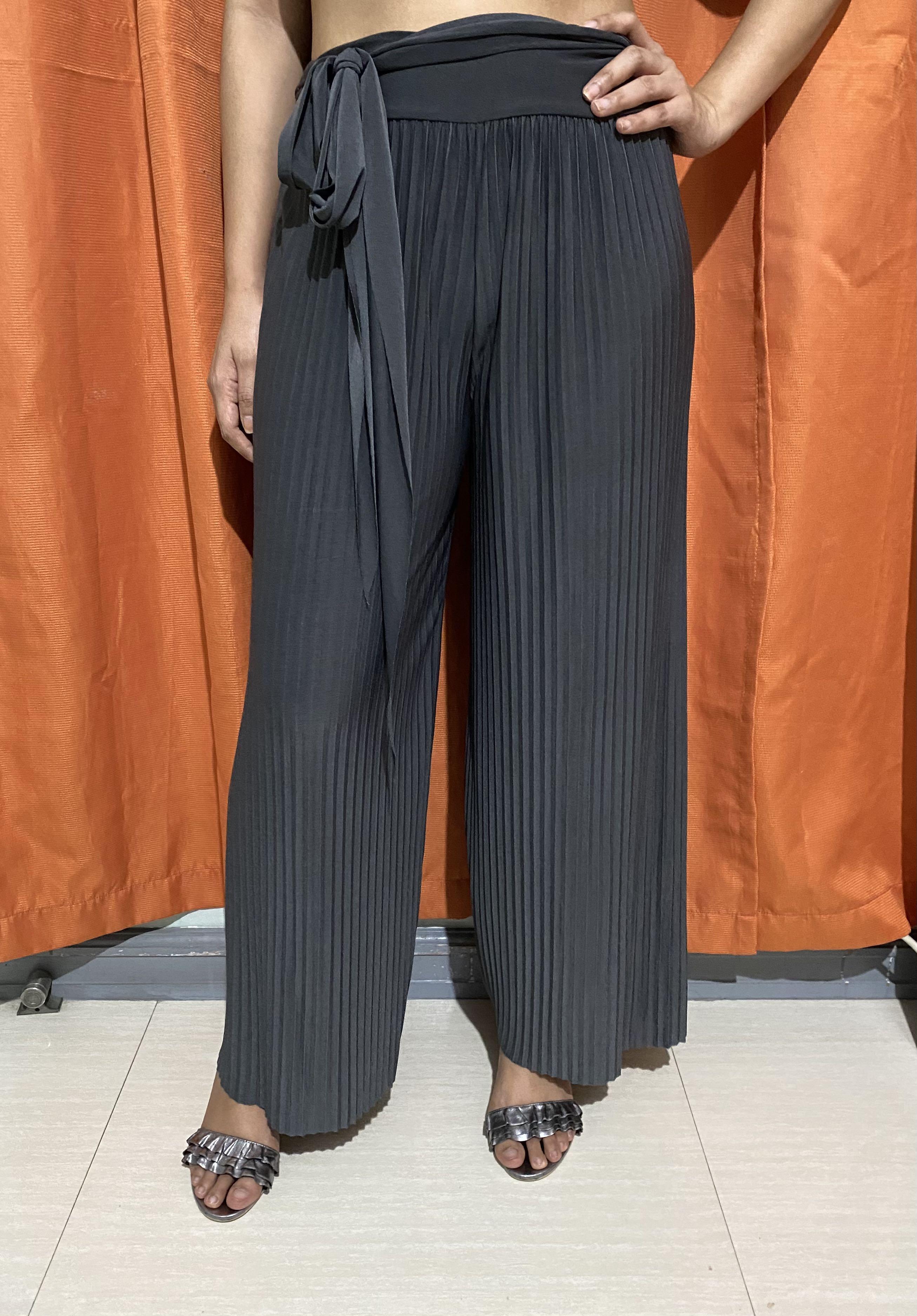Pleated square pants on sale