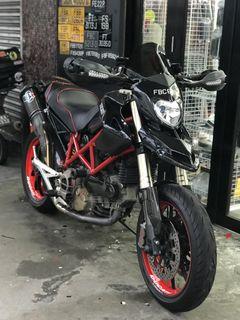 Ducati Hypermotard 1100S