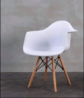 Eames Chair with Armrest