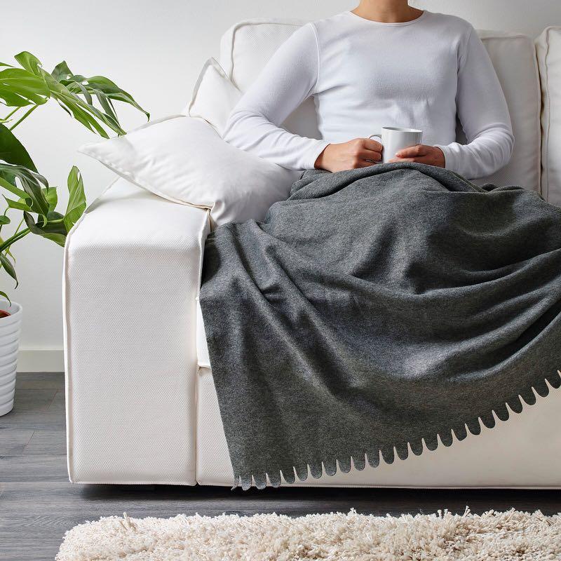 Grey POLARVIDE Throw The fleece throw feels soft against your skin and can be machine washed by POLARVIDE Size 130x170 cm