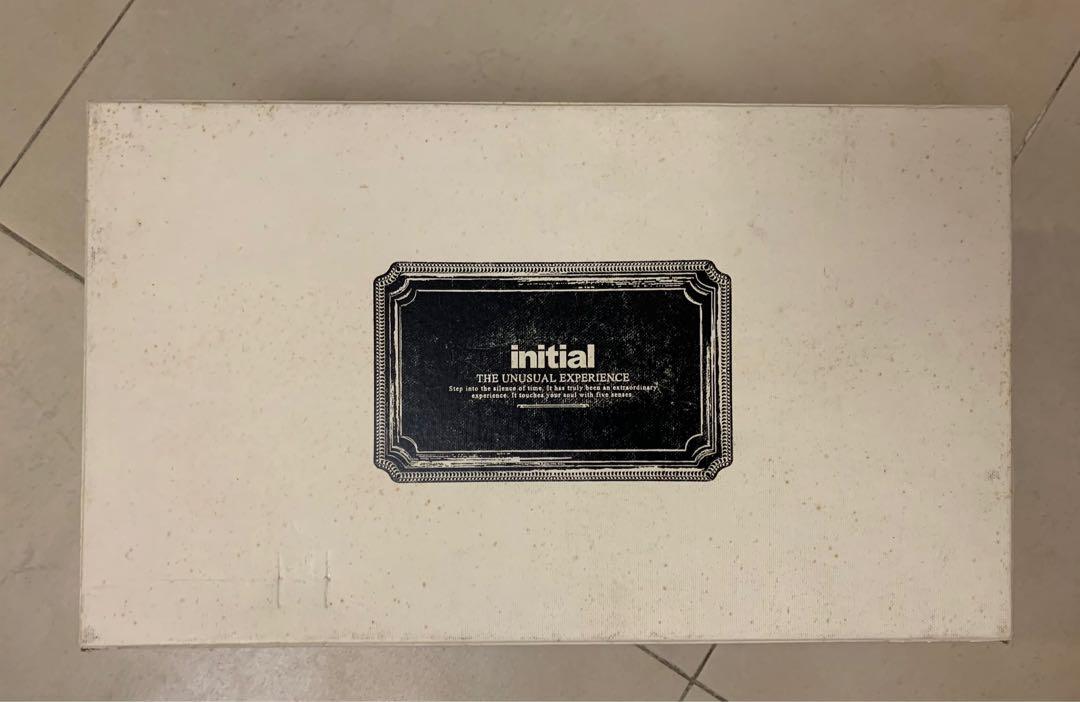Initial leather boot （分類：靴）位於 Hong Kong。 由 chan_wing_yan 提交（商品編號 1079579228，圖片 4）。簡介： Size 35. Original price $1xxx。