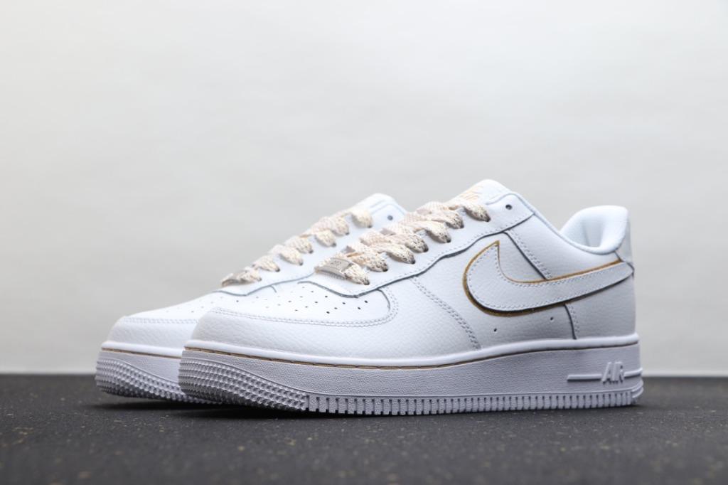 White nike shoes with on sale gold swoosh