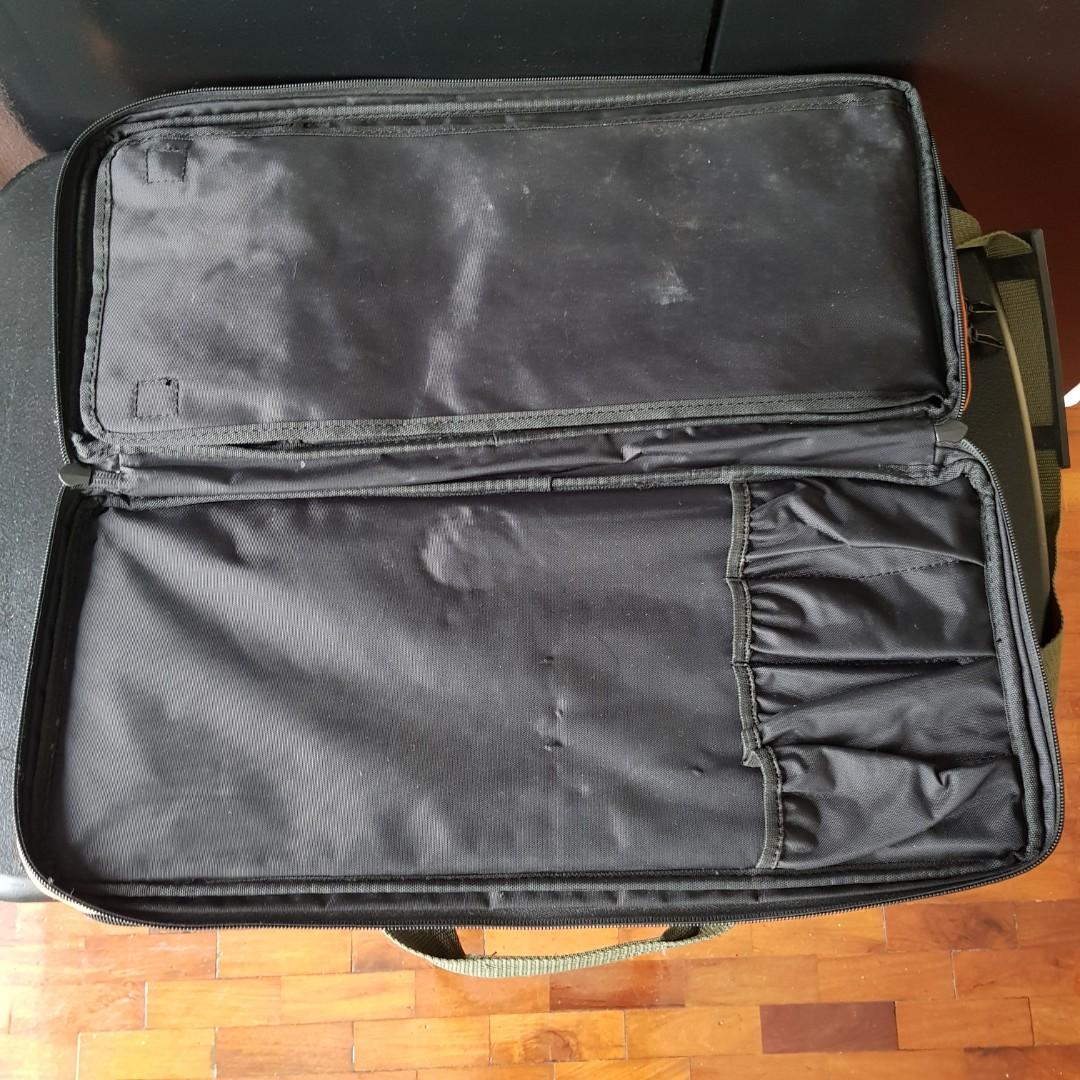 The Ultimate Edge Evolution Deluxe 18 pc Chef Knife Case with 5 Exterior Pockets (Category: Other Kitchenware & Tableware) located in Paranaque City. Submitted by bluegreen689 (Listing ID 1079656928, Image 3). Description: The Ultimate Edge Evolution Deluxe 18 pc Chef Knife Case with 5 Exterior Pockets Condition: 9/10. Needs cleaning because it has been in storage at home for years. Never been brought to work. It was used to store knives and kitc