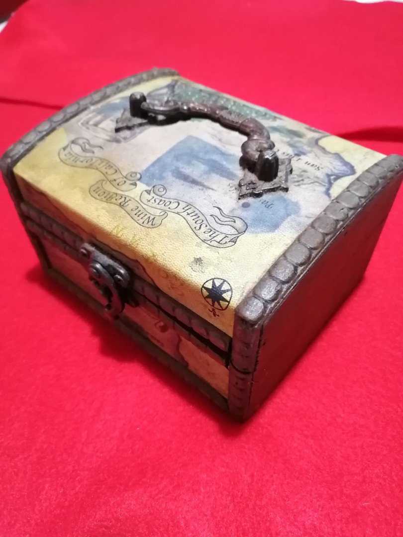 Vintage Chest Box, Hobbies & Toys, Memorabilia & Collectibles, Vintage Collectibles on Carousell