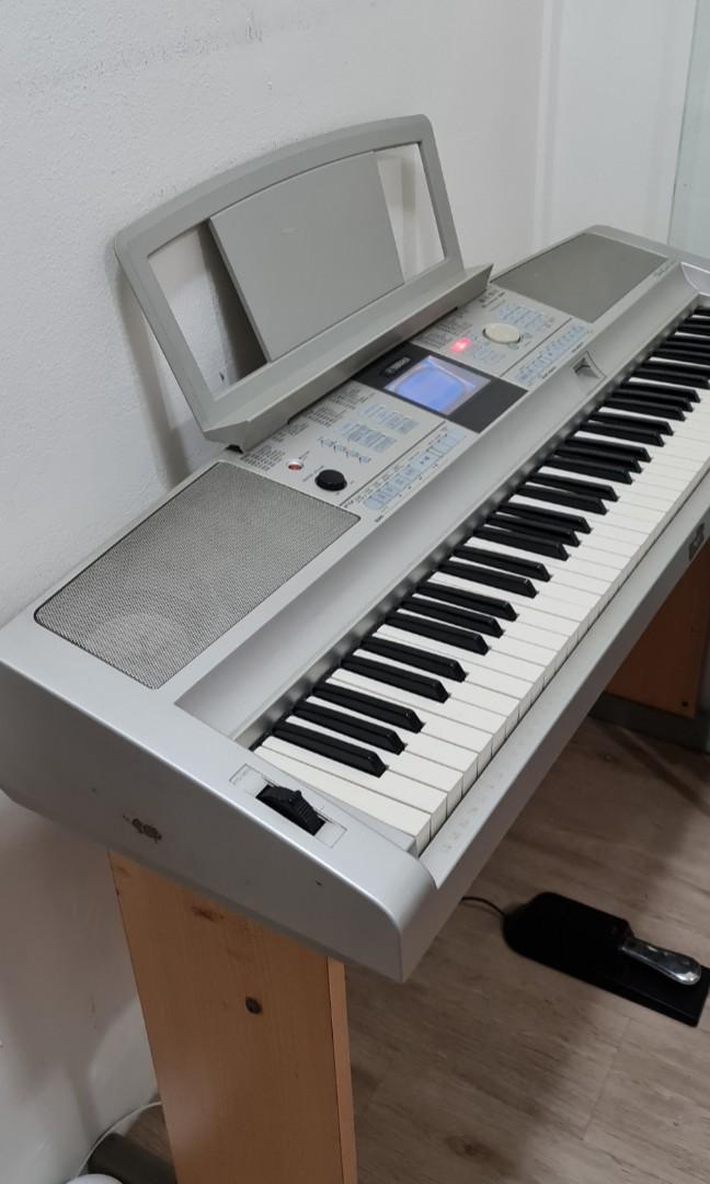 Yamaha Portable Grand DGX305, Hobbies & Toys, Music & Media, Musical