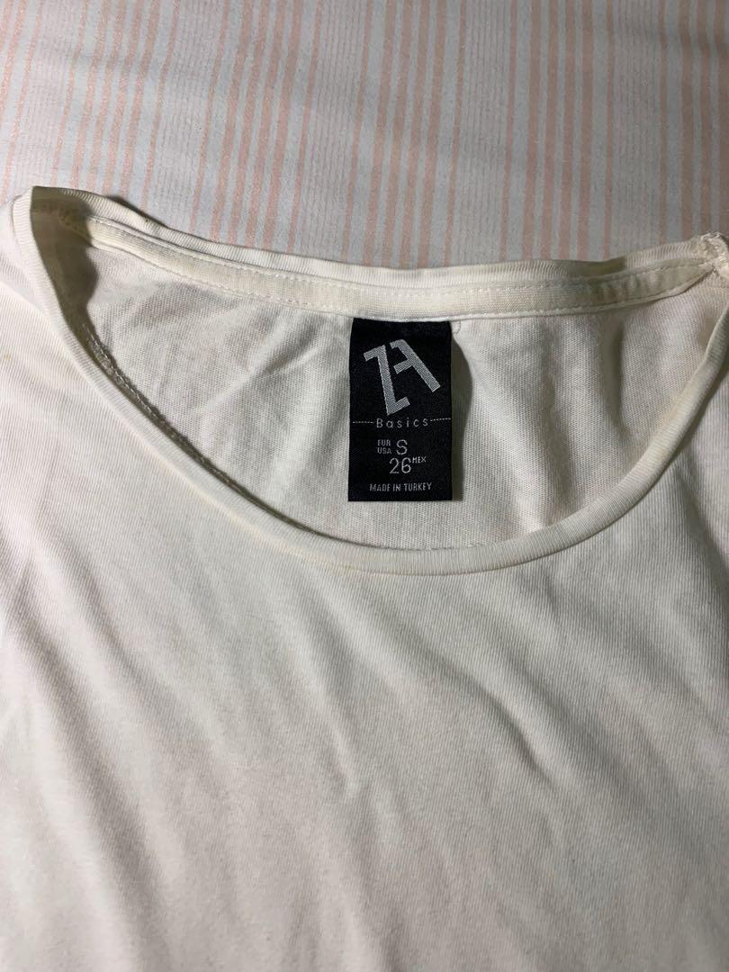 ZA Basic white tee (Category: Shirts) located in Singapore. Submitted by cysp_ (Listing ID 1079704356, Image 2). Description: Size: S.
