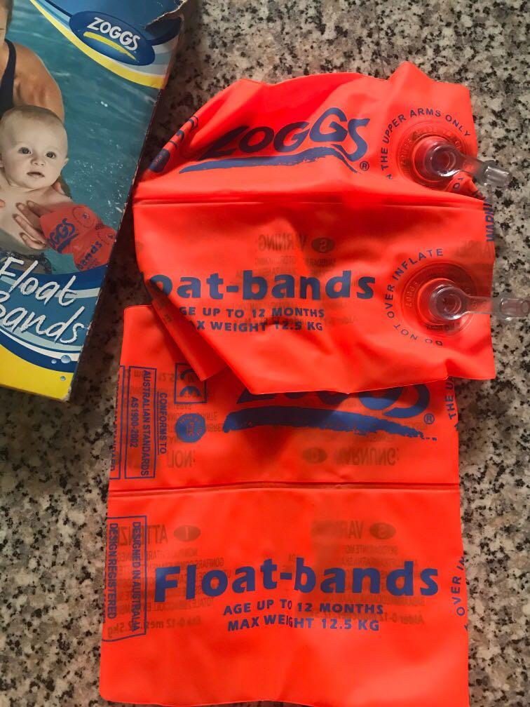 Zoggs arm bands/float, Babies & Kids, Babies & Kids Fashion on Carousell