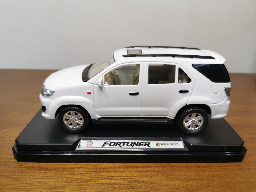 Fortuner diecast hot sale