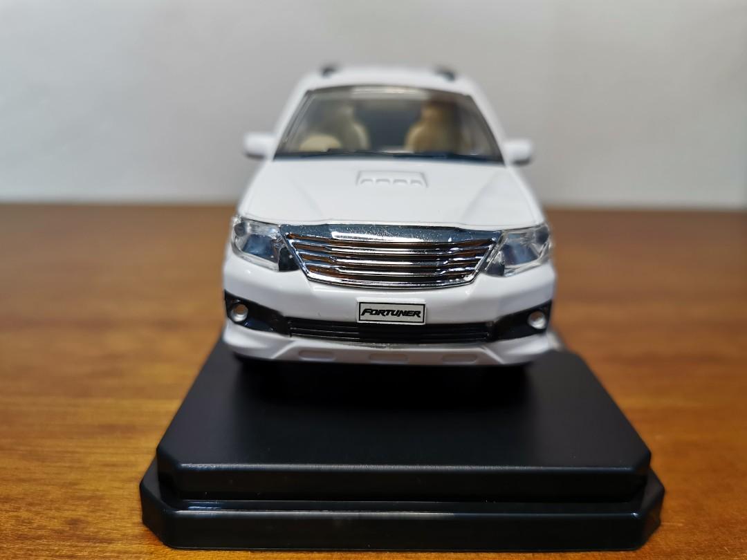 Toyota online fortuner diecast