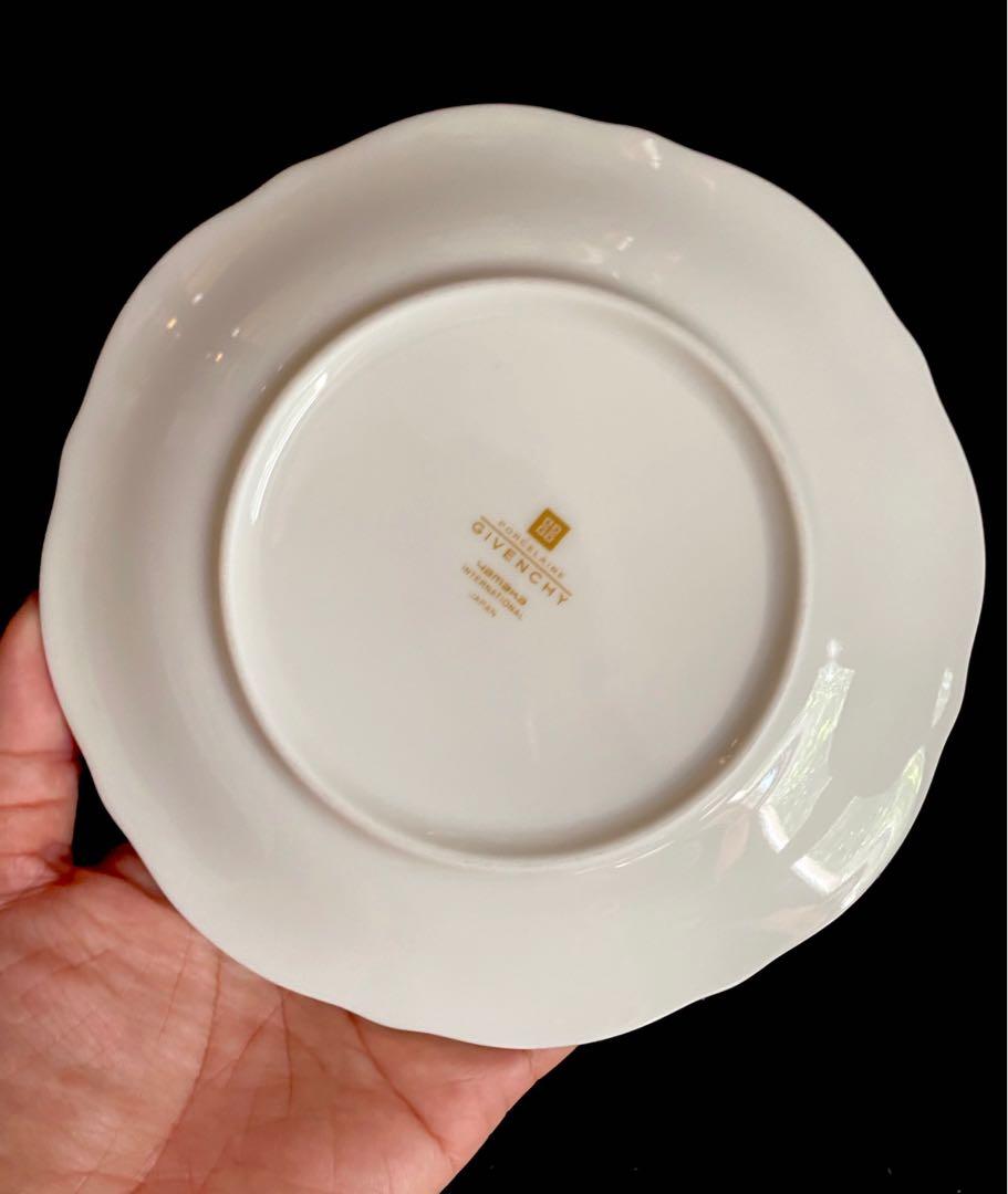 1pc Givenchy Cake Plate (Category: Dinnerware & Cutlery) located in Paranaque City. Submitted by sfairyboutique (Listing ID 1079821884, Image 3). Description: 1pc Givenchy Cake Plate -not Brandnew, unused just stocked 🧚‍♀️P480.